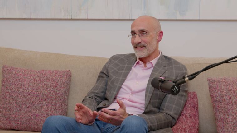 Arthur Brooks es profesor de Harvard y columnista de referencia sobre la felicidad en The Atlantic.