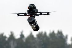 Imagen de un dron de fibra óptica. Imagen de un dron de fibra óptica.