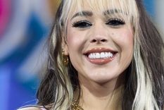 Danna Paola causó furor en las redes luego de compartir una serie de fotografías posando com un diminuto bikini rosado.