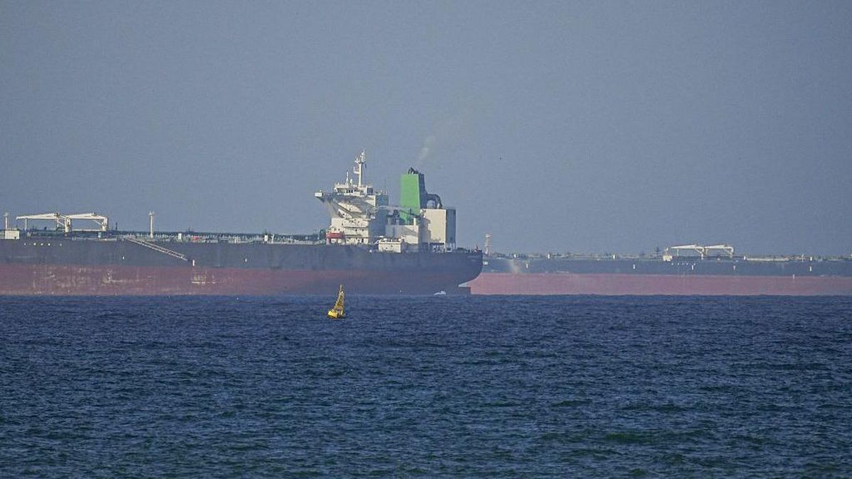 Se desploma el precio del petróleo tras el anuncio de la liberación del estrecho de Ormuz