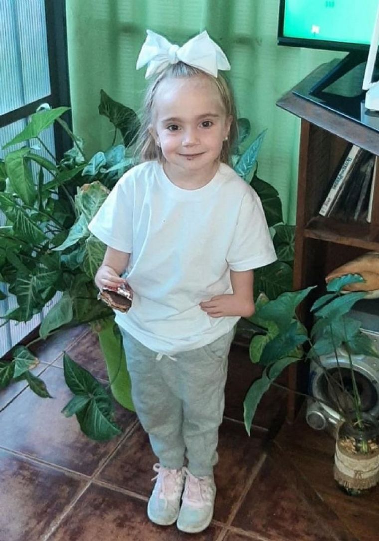 Juanita debe viajar a España para ser operada. En el hospital Humberto Notti su cirugía se postergó cinco veces. Foto: Gentileza