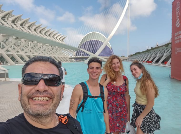 Karina, Sergio, Joel y Ariadna se muraron en agosto de 2021 desde Mendoza a España.