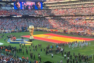 MDZol | Selección Argentina de espaldas a la premiación de España