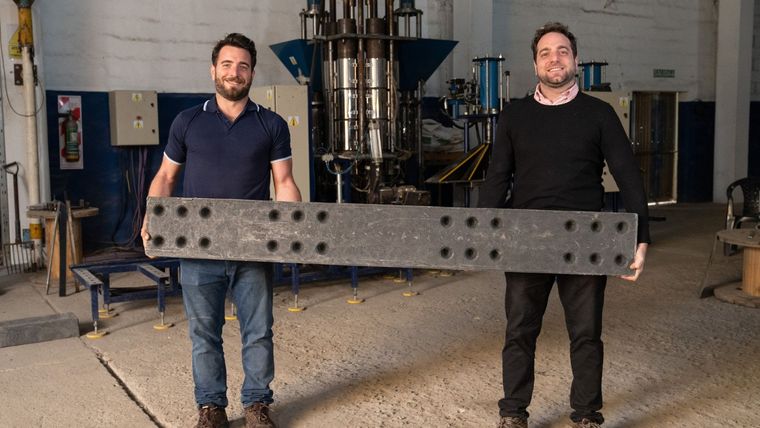 Con materiales de plástico reciclado, esta empresa fabrica durmientes para las vías de los trenes. Foto: INTI