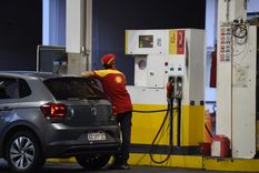 Montamat afirmó que el valor de los combustibles deberían actualizarse al menos 2% cada mes para seguir la paridad del dólar. Foto: Maximiliano Ríos/MDZ
