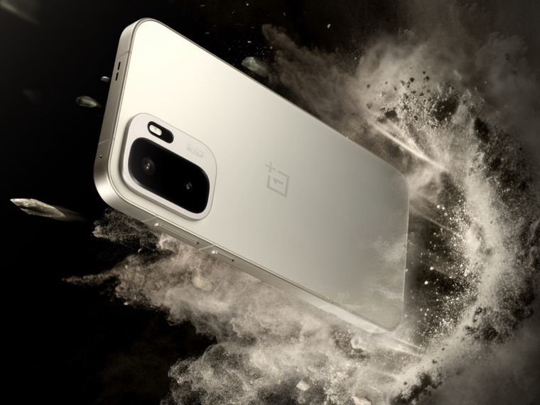 El diseño del OnePlus Ace 6 Ultra mantiene la estética circular característica de la marca en sus módulos de cámara. El diseño del OnePlus Ace 6 Ultra mantiene la estética circular característica de la marca en sus módulos de cámara.