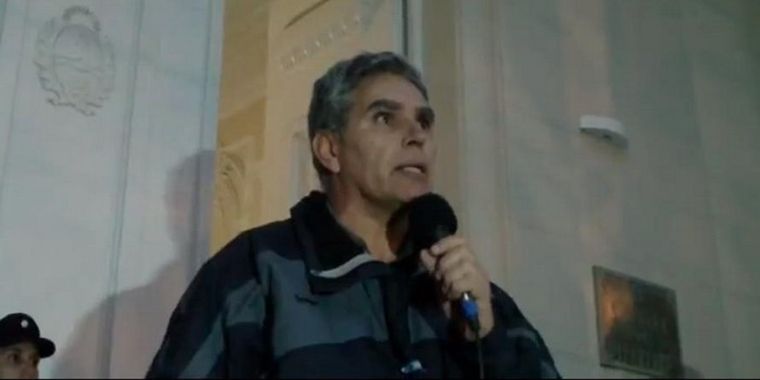 Quiroga entregó un nuevo documento con un nuevo petitorio.