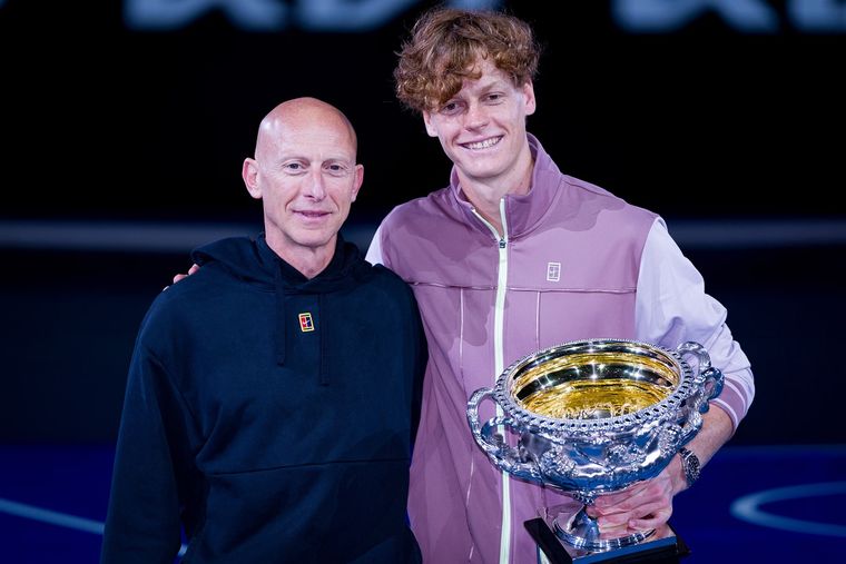 Jannik Sinner junto a Umberto Ferrara Jannik Sinner junto a Umberto Ferrara