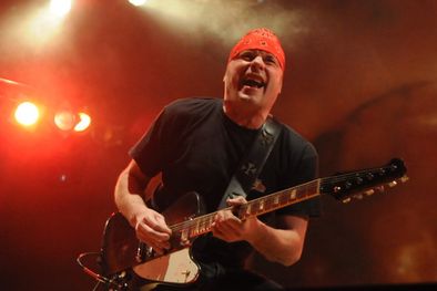 MDZol | Chizzo Nápoli, voz y guitarra de La Renga, hizo saltar a doce mil personas. Foto: Pachy Reynoso/MDZ