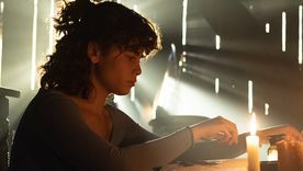 Se aprovecha de la reputación de su abuela.