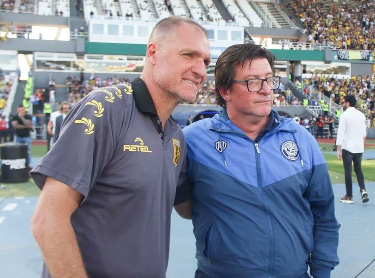 Darío Franco, DT de Gimnasia, y Alfredo Berti, DT de Independiente Rivadavia, se vieron las caras en la final de la Primera Nacional 2023.