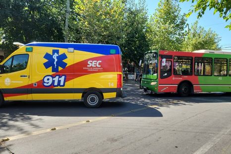 La víctima murió tras ser atropellada por un colectivo de línea.