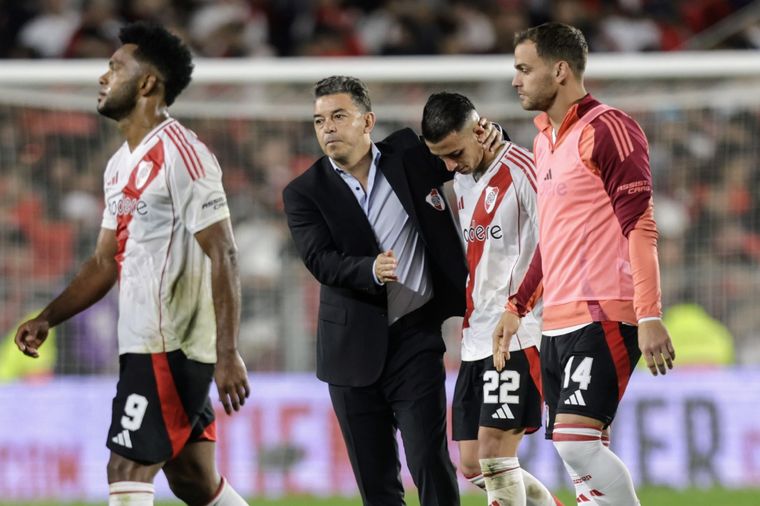 Gallardo dudó en hablar tras el empate con Talleres y cortó la conferencia tras cuatro preguntas. Foto: FotoBaires