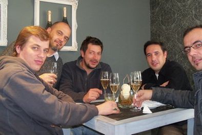 MDZol | Ronda de espumantes para los comunicadores: Martín Lubowiecki, Pablo Pérez Delgado, Marcelo Torrez, Gustavo Chirino (I.N.V.) y José Di María. Foto: Gentileza