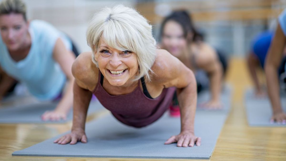 Qué hacer después de los 60 para tener más fuerza y menos dolor lumbar
