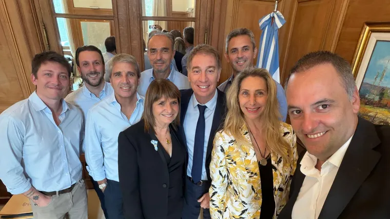 El oficialismo celebró la victoria en Senadores.