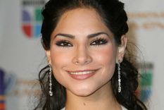 Alejandra Espinoza respondió a los que critican su estilizado cuerpo.