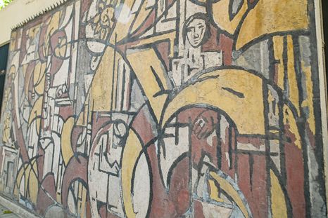 El callejón se llama Roberto Azzoni y esconde, en pleno centro mendocino, un mural original del artista. El callejón se llama Roberto Azzoni y esconde, en pleno centro mendocino, un mural original del artista.