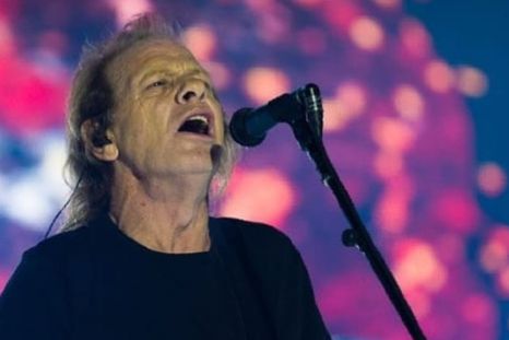 Steve fue hospitalizado y se le están realizando chequeos. Steve fue hospitalizado y se le están realizando chequeos.