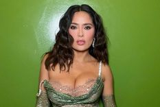 Salma Hayek se posicionó como una de las mujeres más bellas de la alfombra roja Salma Hayek usando un vestido Gucci para la gala LACMA Art + Film. Foto: Instagram