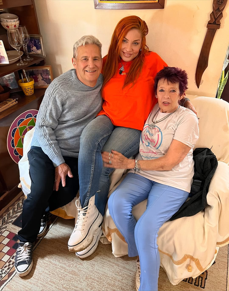 Lourdes Fernández con su familia. Créditos: Instagram / lowrdez Lourdes Fernández con su familia. Créditos: Instagram / lowrdez