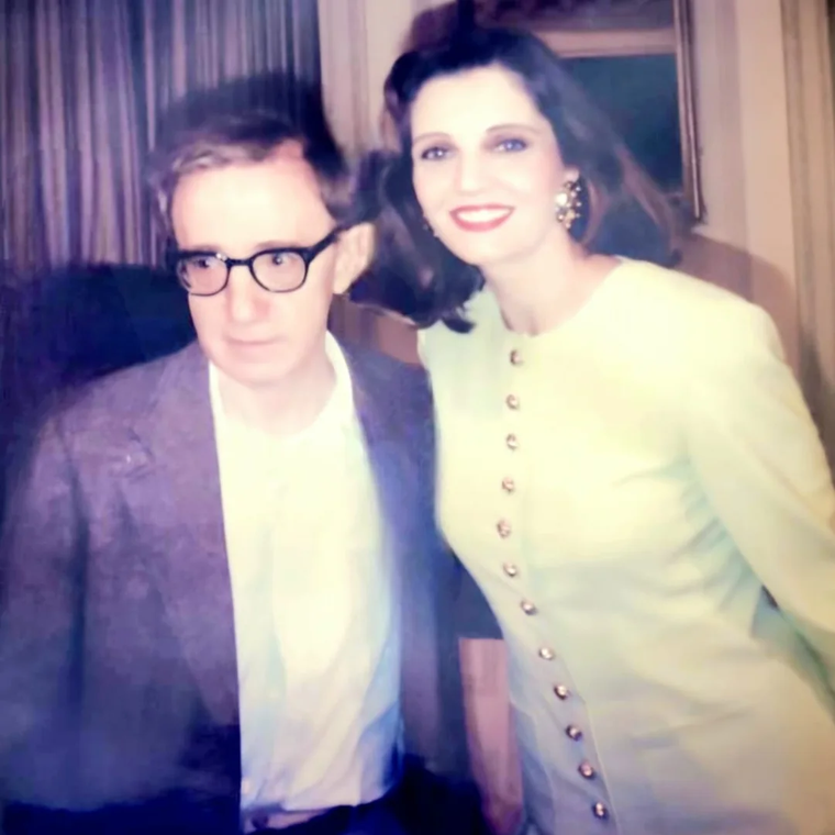 Teté Coustarot junto a Woody Allen en Nueva York para una entrevista en Telefé. Teté Coustarot junto a Woody Allen en Nueva York para una entrevista en Telefé.