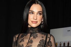 Luciendo transparencias, Dua Lipa levanta suspiros mostrando su increíble figura