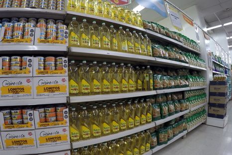 Una familia tipo necesitó un ingreso de $1.713.065,96 para no ser pobre en febrero de 2025. Foto: ALF PONCE MERCADO / MDZ