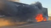 Las llamas consumieron el semirremolque que transportaba el Ford Mustang de Nicolás Trosset. Las llamas consumieron el semirremolque que transportaba el Ford Mustang de Nicolás Trosset.