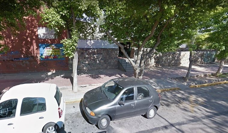 La niña denunció que un niño de 11 o 12 años la abordó en el baño