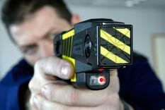 Una ciudad evalúa la posibilidad de las taser Una ciudad evalúa la posibilidad de las taser