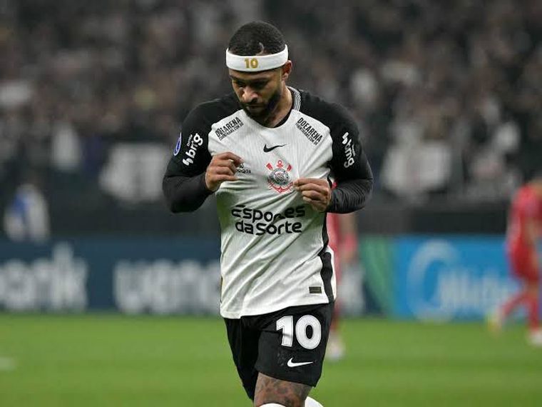 Depay no puede resolver su conflicto económico con el Corinthians. Depay no puede resolver su conflicto económico con el Corinthians.