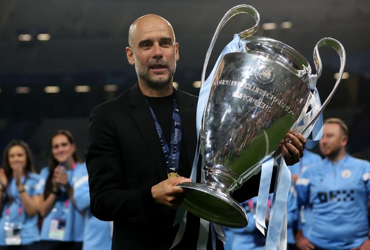 Guardiola donó su premio a los trabajadores del club. Foto: EFE