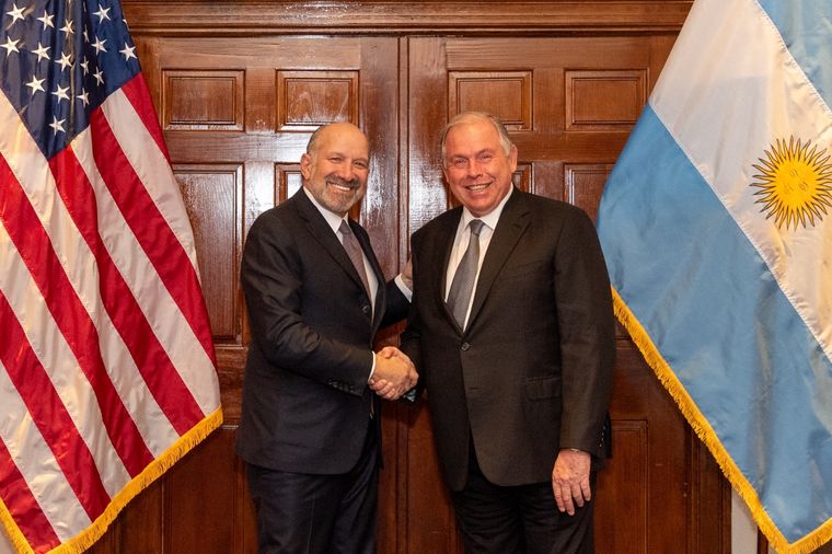 El canciller Gerardo Werthein junto al secretario de Comercio de los Estados Unidos, Howard Lutnick Foto: Cancillería