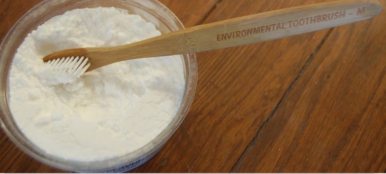 dientes bicarbonato Limpieza bucal con bicarbonato de sodio. Foto: junkfreejanuary.files.wordpress.com
