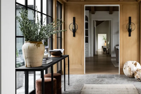 Entrada: un espacio que abre otros espacios en tono de bienvenida. Foto: Foto: estudios McGee y homesandgardens.com