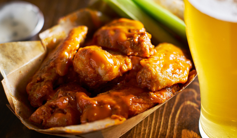 Deslumbra con un sabroso pollo a la cerveza en guiso fácil y económico Foto: Shutterstock