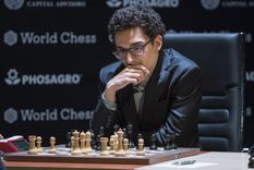 Fabiano Caruana. Foto: Chess.com - https://images.chesscomfiles.com/uploads/v1/master_player/0d31346a-65f5-11e9-a2cb-e39a6d2bf50d.420b866c.5000x5000o.dde09ffa7775.jpeg