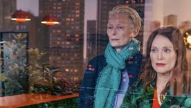 La habitación de al lado de Pedro Almodóvar es una de las películas disponibles en Netflix. Foto: Archivo La habitación de al lado de Pedro Almodóvar es una de las películas disponibles en Netflix. Foto: Archivo