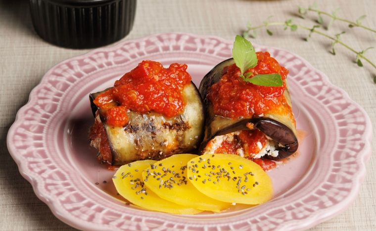 Rollitos de berenjena para hacer en pocos minutos. Una receta simple y deliciosa para hacer en pocos pasos. Foto: Shutterstock