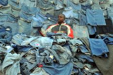 Ruanda, el país africano que se enfrenta a Estados Unidos porque no quiere su ropa usada