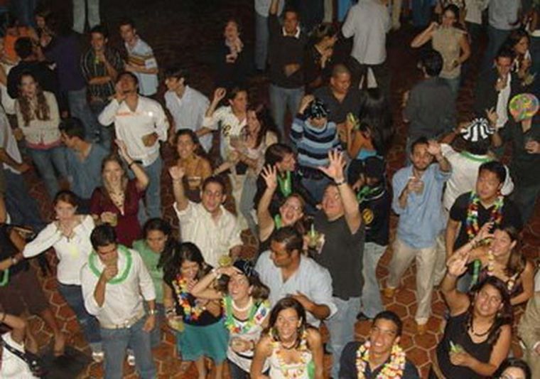 La doble habilitación de discoquetes y confiterías sería el As en la manga de los bolicheros.