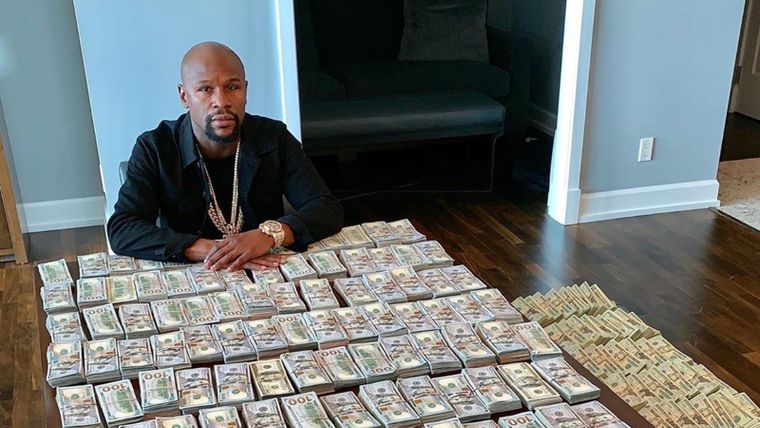 Floyd Mayweather acumuló una importante suma de dinero tras la derrota de Canelo Álvarez.
