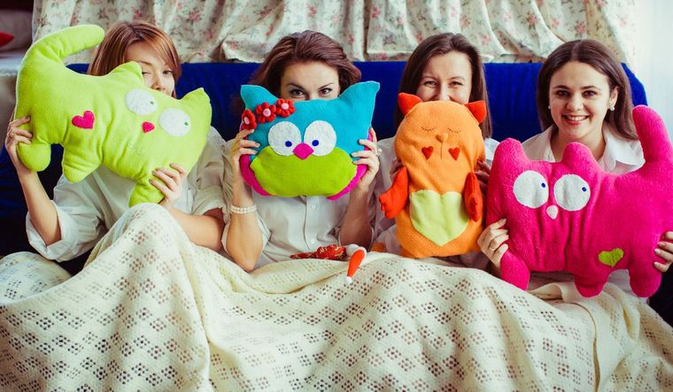 Las pijamadas que antes eran exclusivas entre niñas y adolescentes, ahora es tendencia entre mujeres de todas las edades. Las pijamadas que antes eran exclusivas entre niñas y adolescentes, ahora es tendencia entre mujeres de todas las edades.