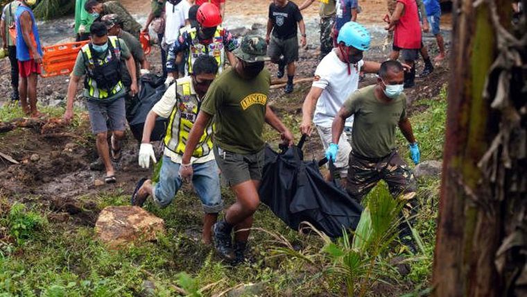 Fuertes operativos siguen dando con cuerpos de víctimas. Foto: Daily Advent.