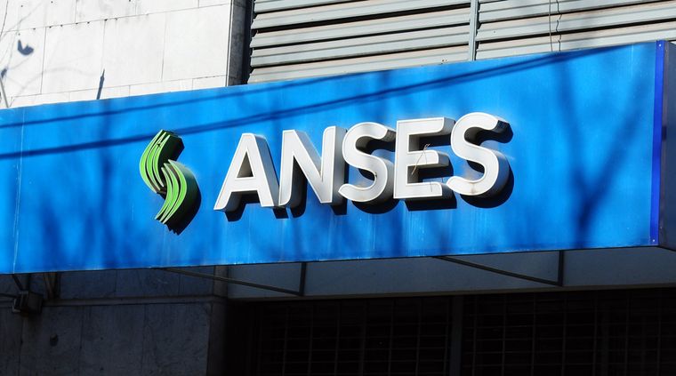¿Qué bono paga Anses a los trabajadores en blanco? Foto: ALF PONCE MERCADO / MDZ