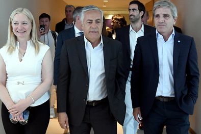 MDZol | Hebe Casado, Alfredo Cornejo y Toto Caputo. El momento en el que el gobernador blanqueó la posible alianza con LLA. Foto: ALF PONCE MERCADO / MDZ