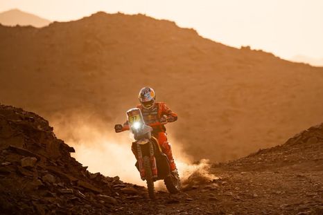 Luciano Benavides fue uno de los protagonistas de la Etapa 3 del Dakar 2026 en una jornada exigente y peligrosa para las motos. Luciano Benavides fue uno de los protagonistas de la Etapa 3 del Dakar 2026 en una jornada exigente y peligrosa para las motos.