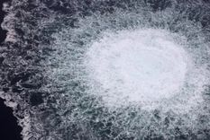 En septiembre del año pasado, fuertes explosiones submarinas en el Mar Báltico abrieron enormes agujeros en los gasoductos Nord Stream entre Dinamarca y Suecia. Foto: REUTERS