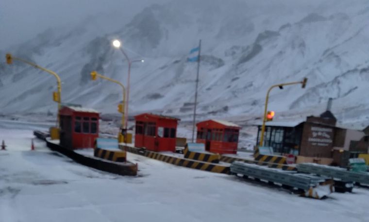 Las nevadas se extenderán hasta el miércoles a la tarde. Las nevadas se extenderán hasta el miércoles a la tarde.